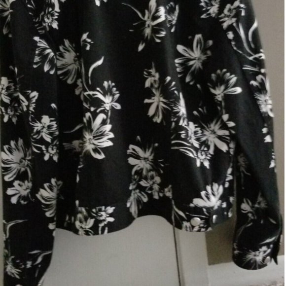Chaps small black jacket with white floral print - Picture 4 of 6